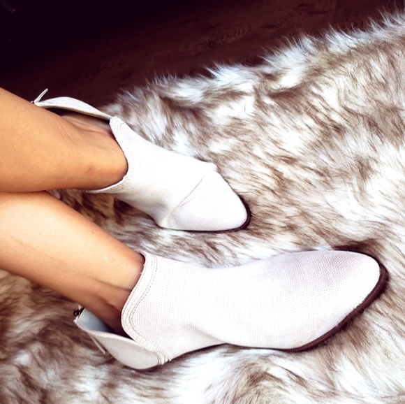 📣LAST PAIR//The Indiana// Oatmeal ankle bootie - Picture 4 of 4